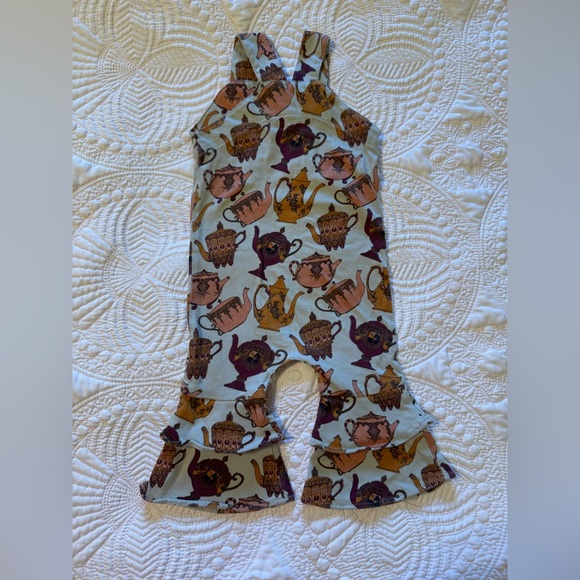 Kate Quinn - Picture 2 of 2